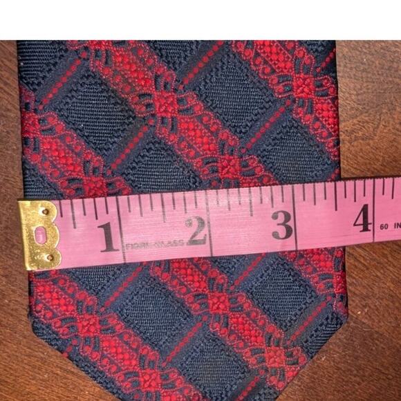 Wembley mens tie Red and Black print-for Blue, black, or gray suit‎ - Picture 4 of 4